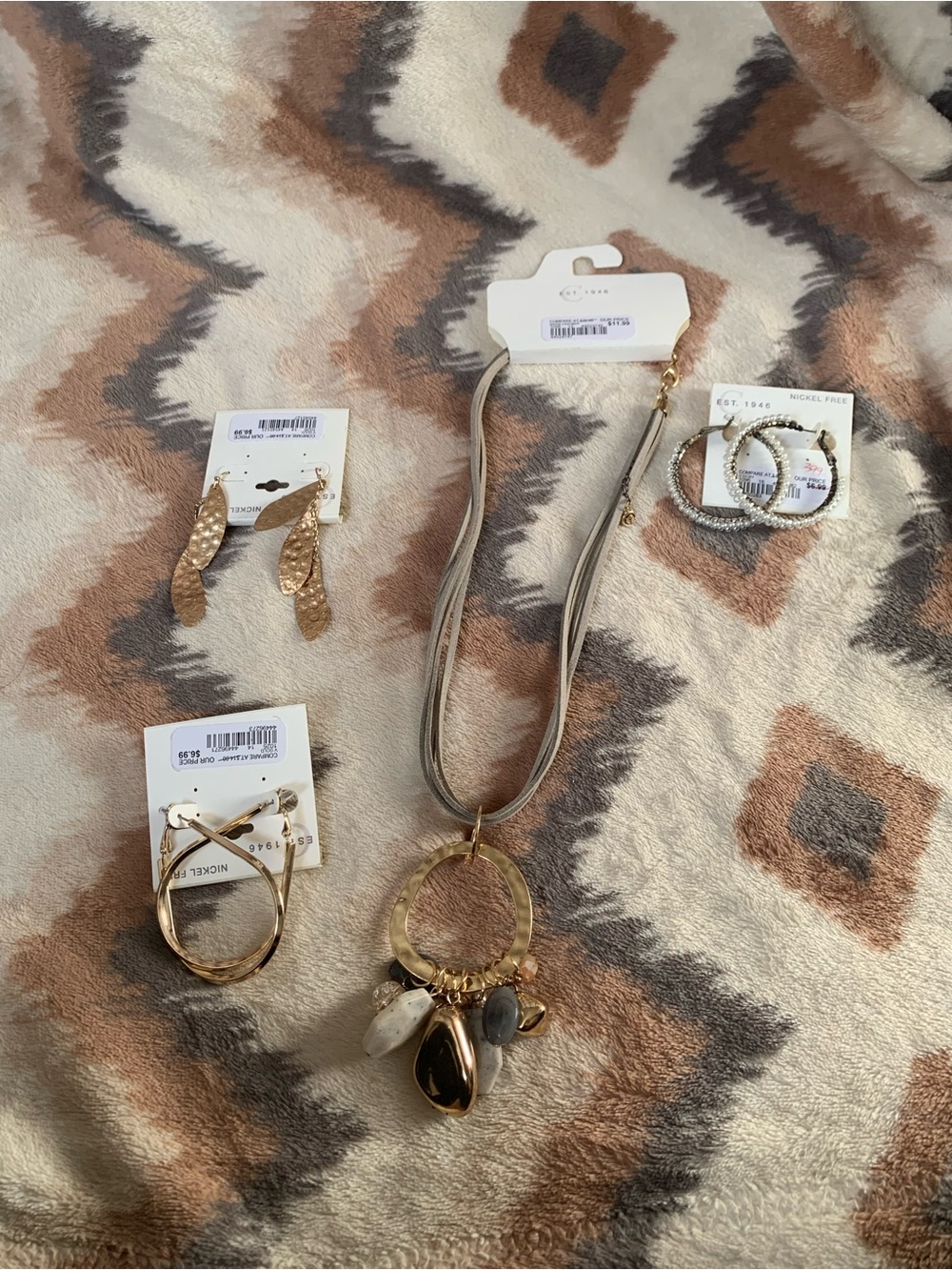 C est 1946 jewelry set